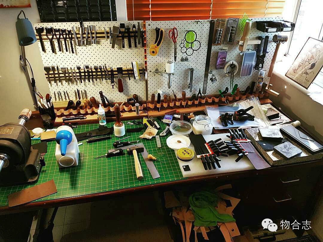 做皮具的工作台,复古皮具工作室