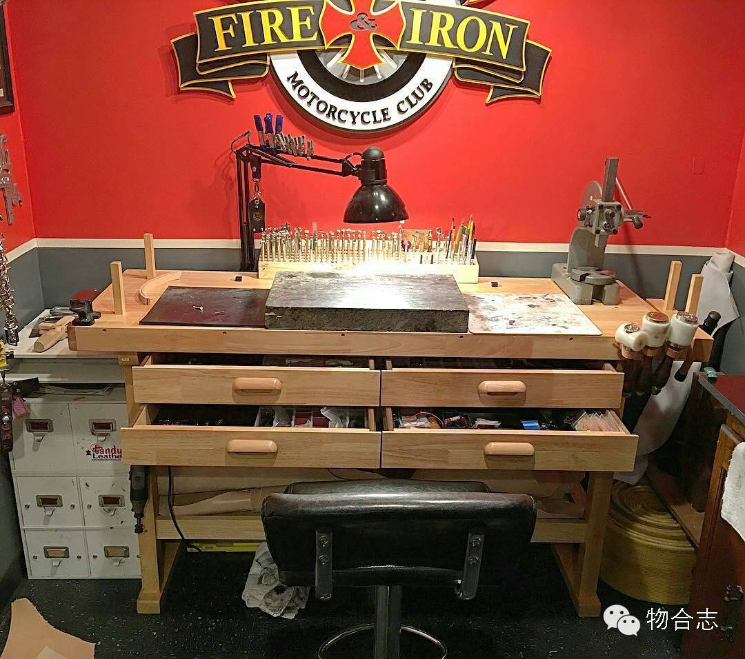 做皮具的工作台,复古皮具工作室