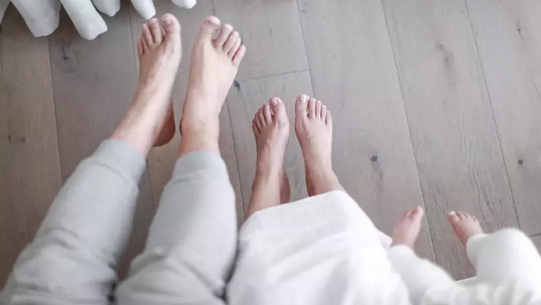 不去影楼自己怎么拍好全家福,自己怎么拍出不露脸的全身照