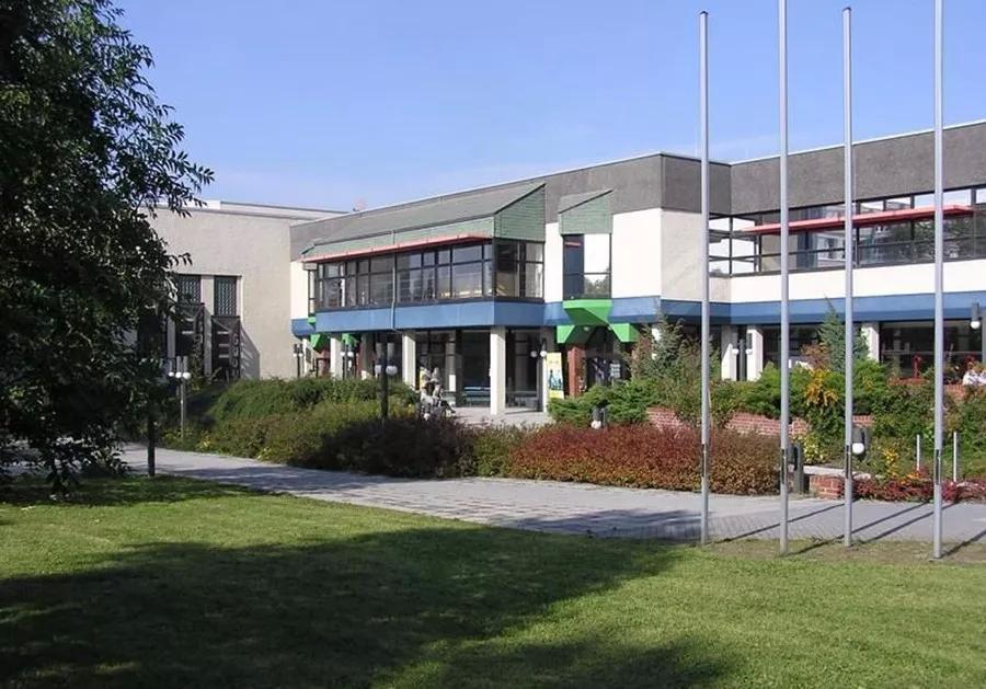 德国杜伊斯堡大学留学费用,德国普福尔茨海姆大学留学