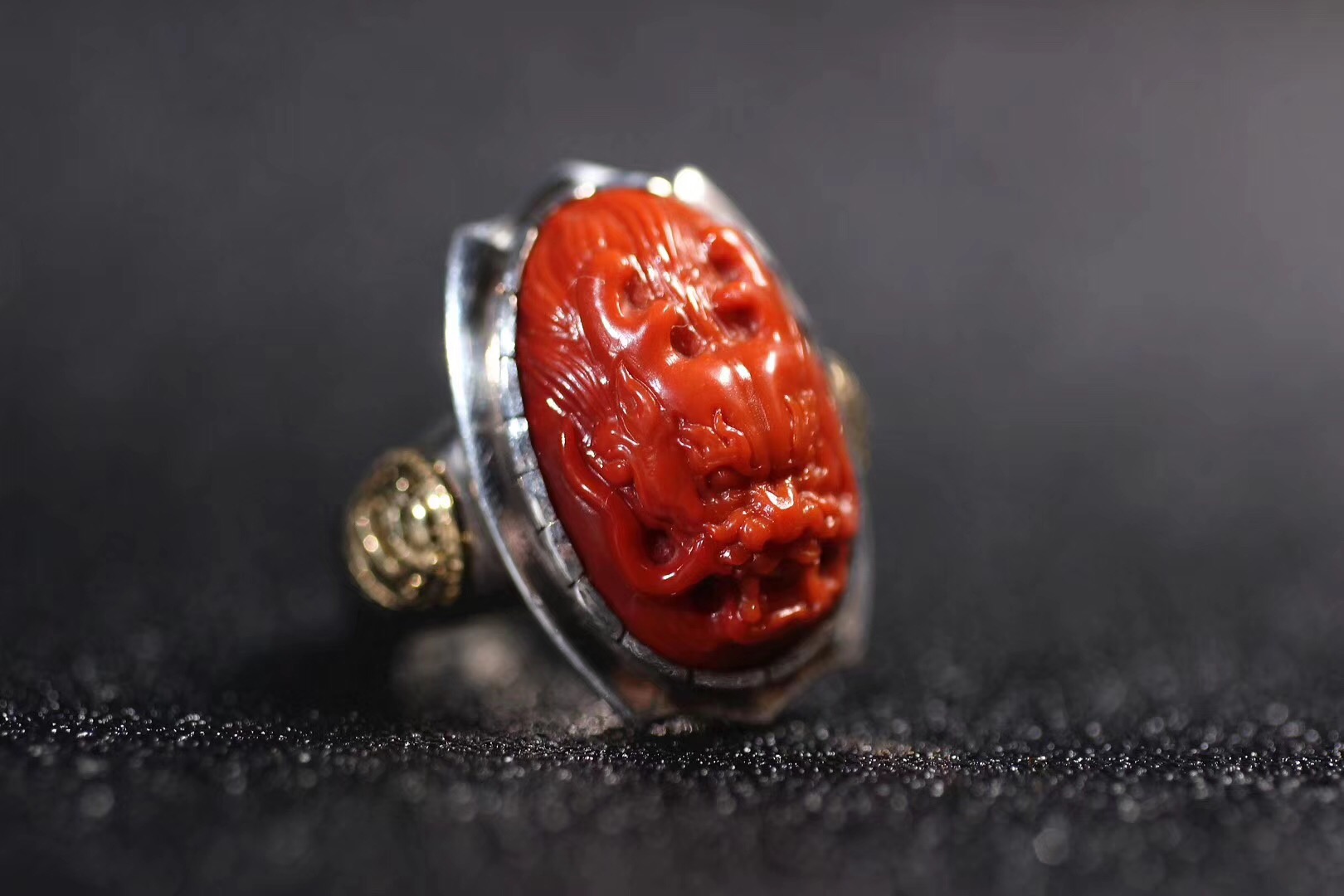 北工牙雕大师作品,喀什纯黄铜手工制作戒指