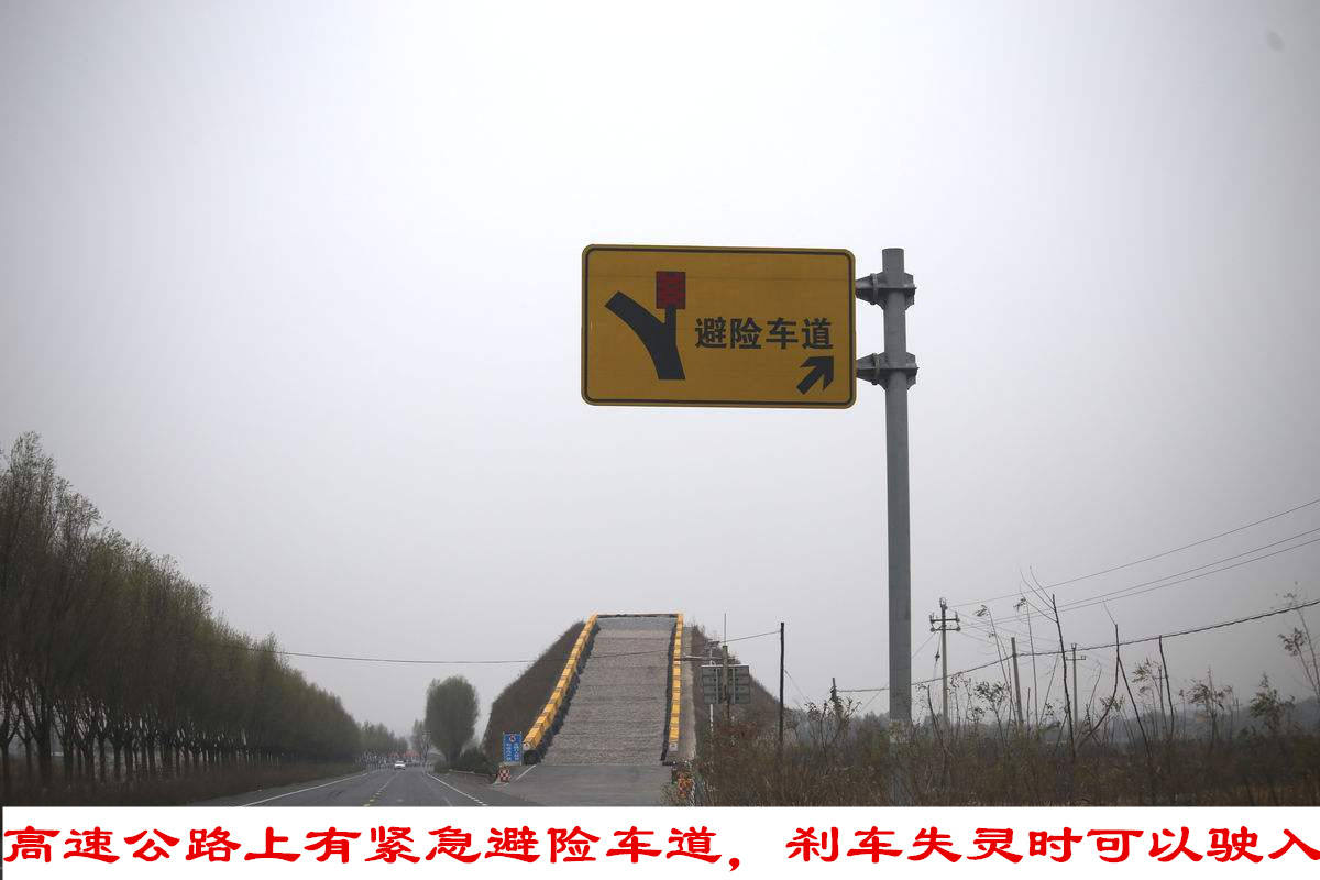 货车刹车失灵可以用低挡减速吗,刹车失灵能不能挂倒挡来制动