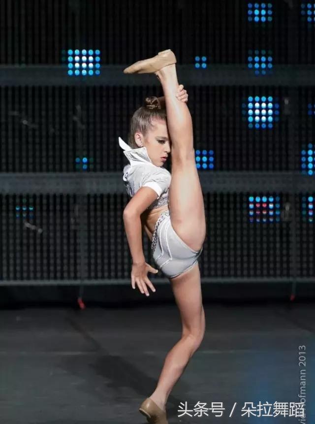 想代言耐克紧身裤，要够酷、还要会跳舞！不信你看她