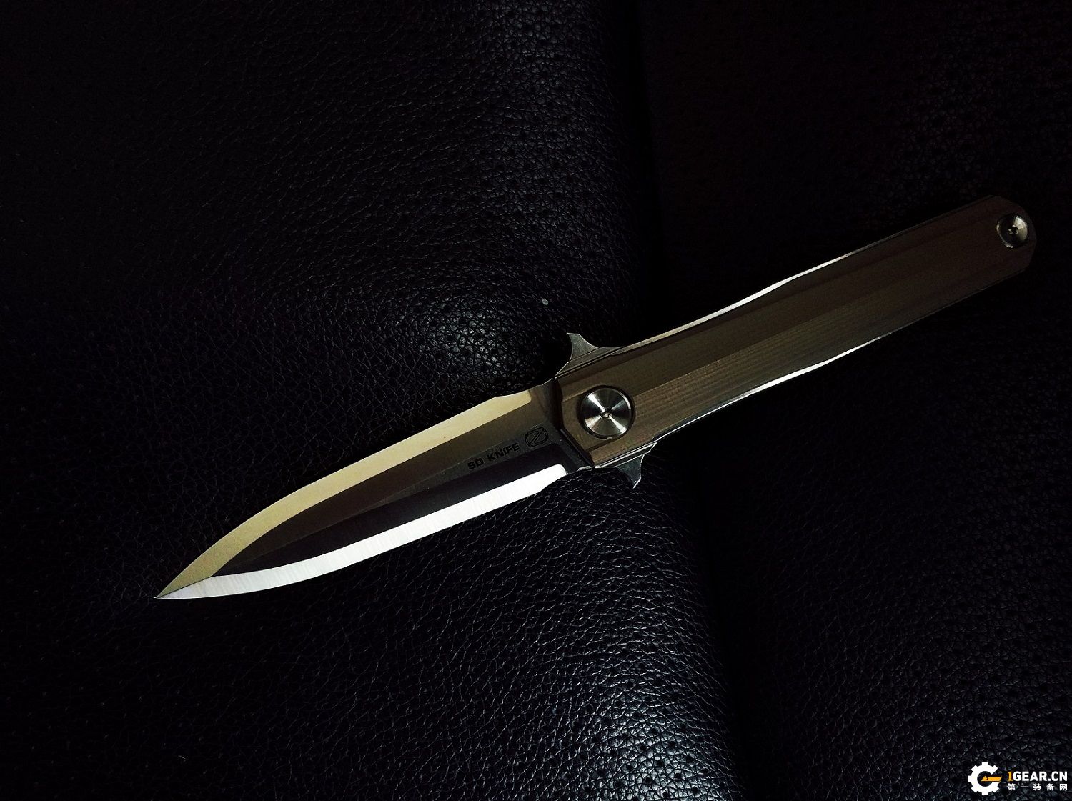 有没有一款双刃刀具，既是*刀折**，又能兼具捅刺和切削的优点呢？