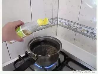 锅具烧焦烧糊了怎么办?简单两步让锅具干净如初!速速围观!