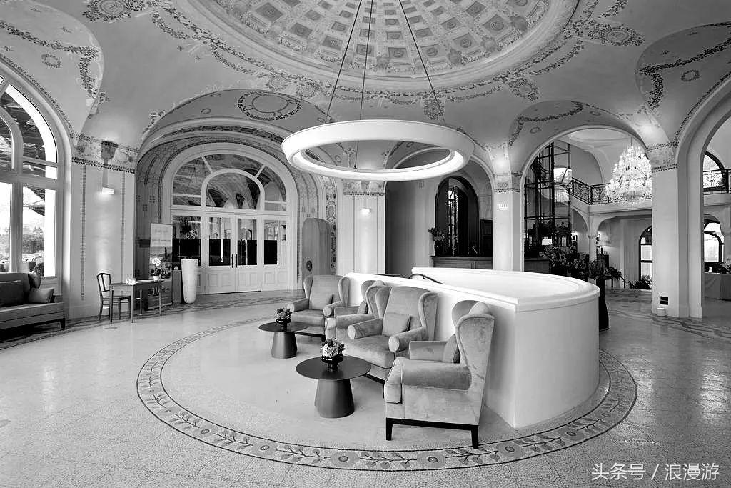 下雪天，在法国依云小镇的户外温泉泡汤，泡的全是依云水