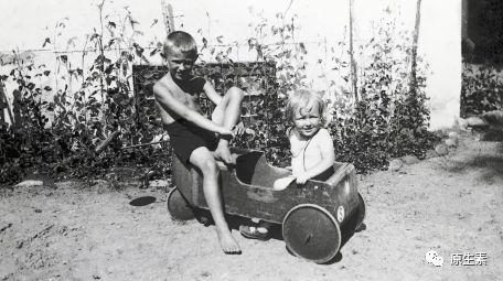 开二手车，跳蚤市场买衣服，他却打造了世界上最大的慈善基金会