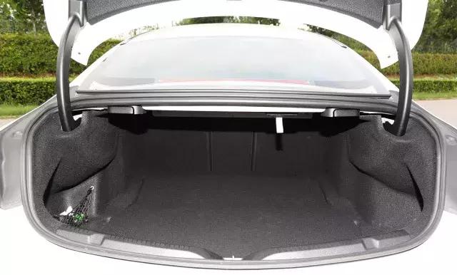 2018款奔驰e200价格多少,2022款奔驰e200值得入手吗