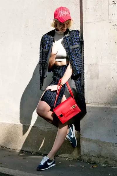 nike价值30万的鞋,nike一共赚了多少钱