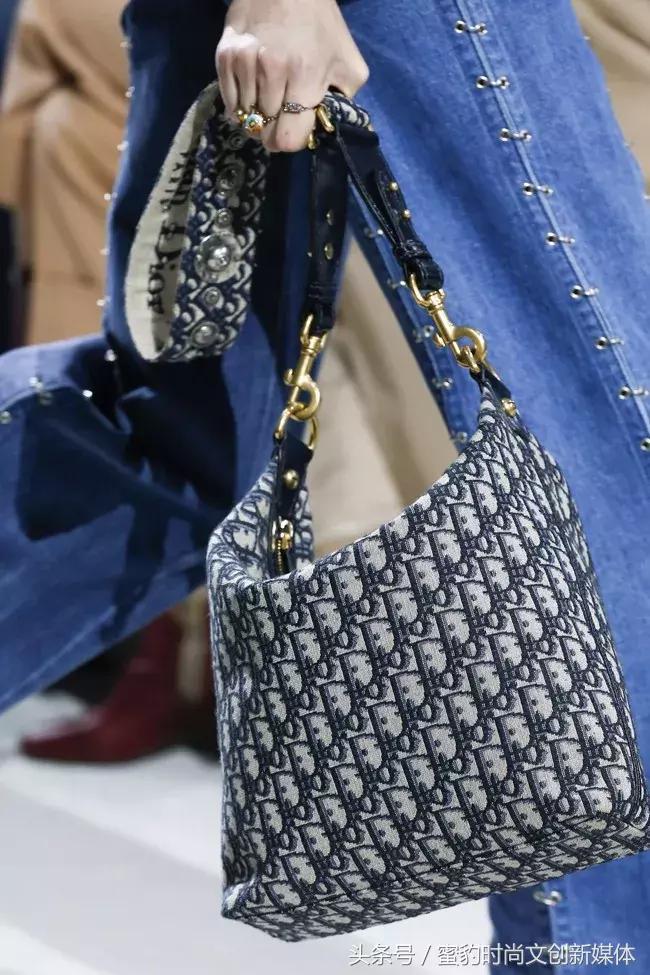 「蜜豹时尚」年终奖即将来袭，是时候给自己买个奢侈的包包了！