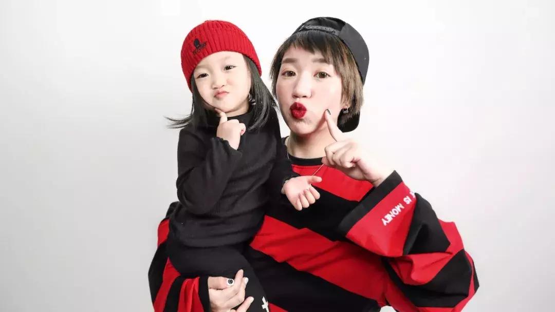 不去影楼自己怎么拍好全家福,自己怎么拍出不露脸的全身照