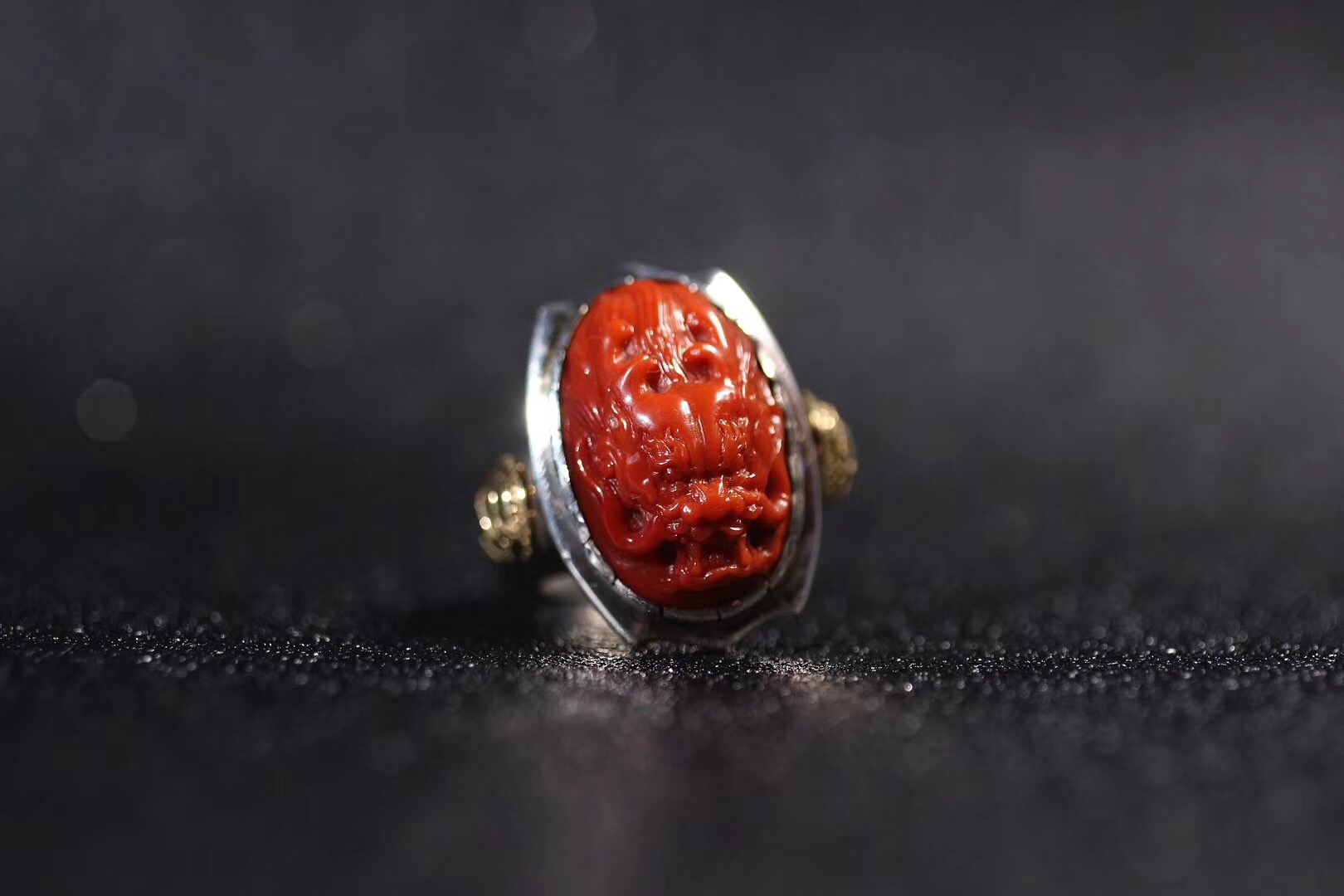 北工牙雕大师作品,喀什纯黄铜手工制作戒指