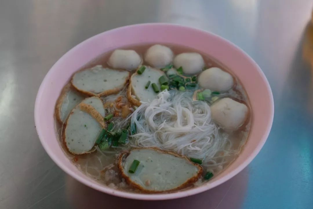 曼谷路边摊有什么好吃的,曼谷路边摊的泰式烤肉