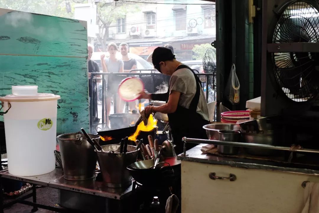 曼谷路边摊有什么好吃的,曼谷路边摊的泰式烤肉