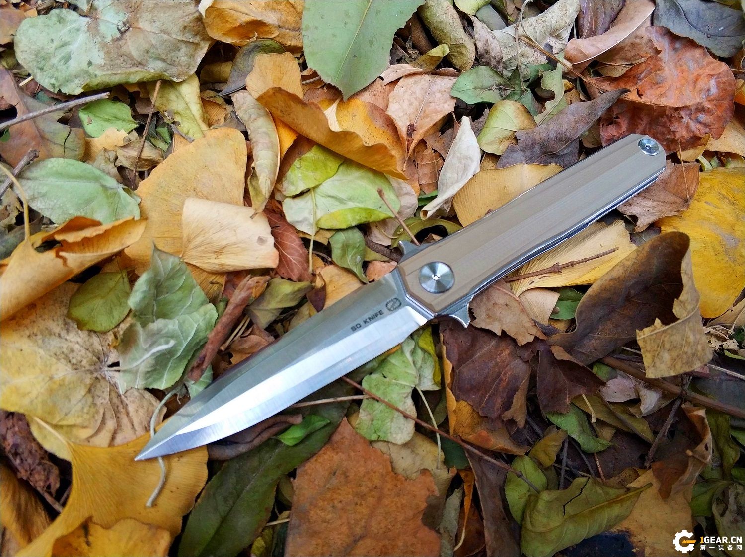 有没有一款双刃刀具，既是*刀折**，又能兼具捅刺和切削的优点呢？