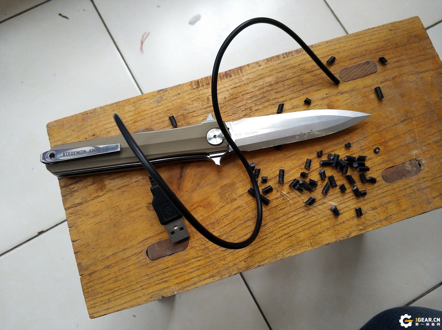 有没有一款双刃刀具，既是*刀折**，又能兼具捅刺和切削的优点呢？