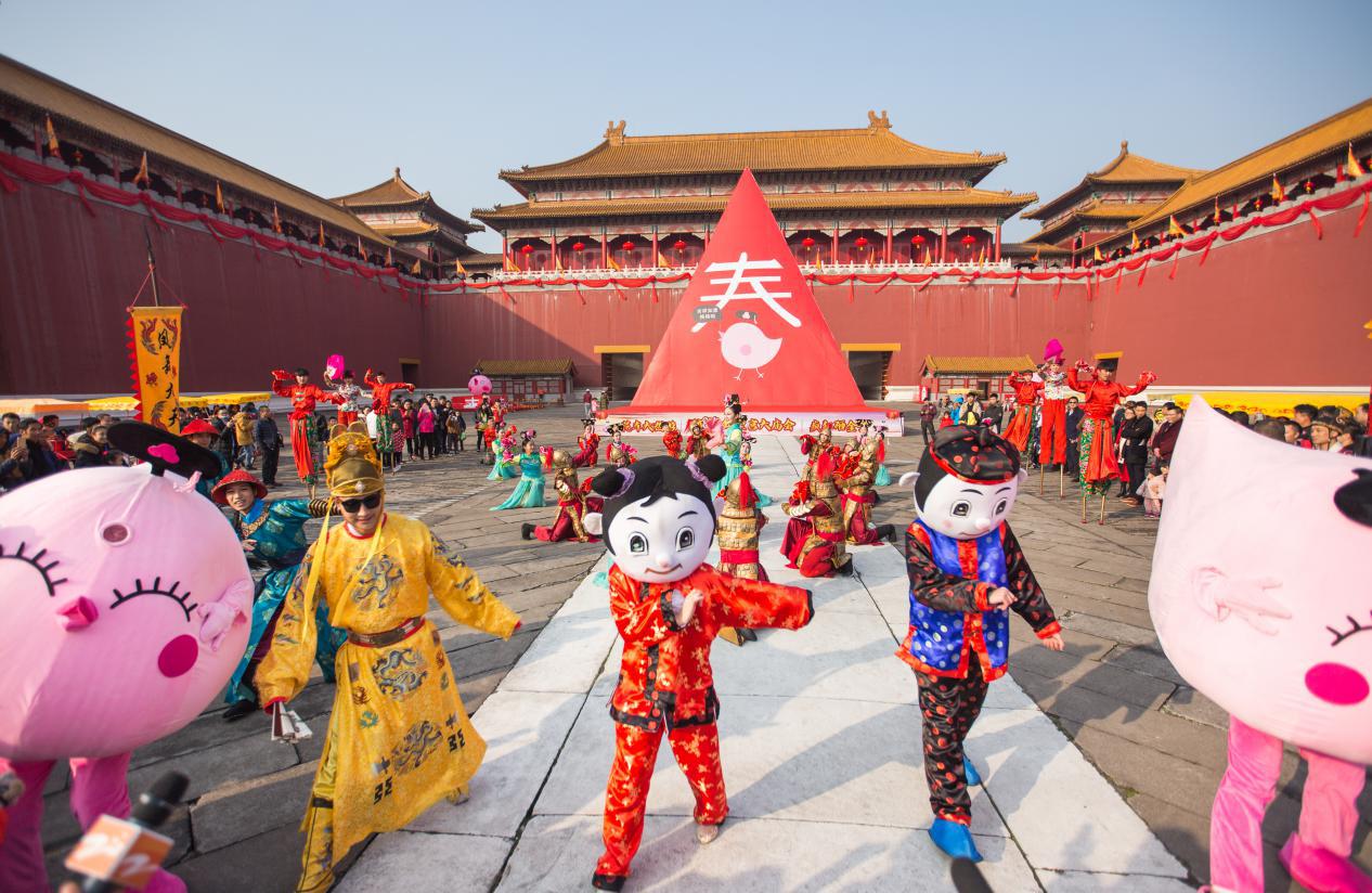 还做一只孤独旅行蛙？这个春节，和家人来横店一起玩转大庙会吧！