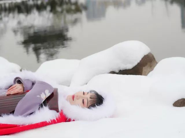 雪中抚琴琴写意,氿边听风风传心