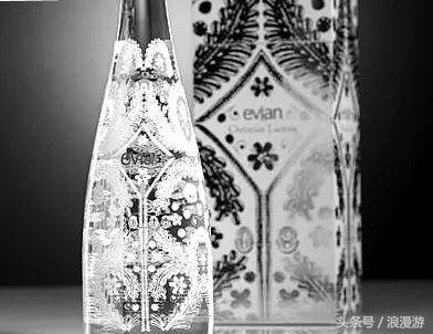 下雪天，在法国依云小镇的户外温泉泡汤，泡的全是依云水