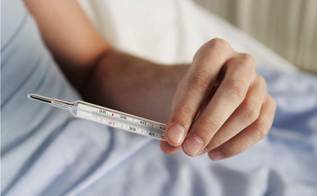 什么原因会引起发烧感冒,发烧感冒是怎么引起的