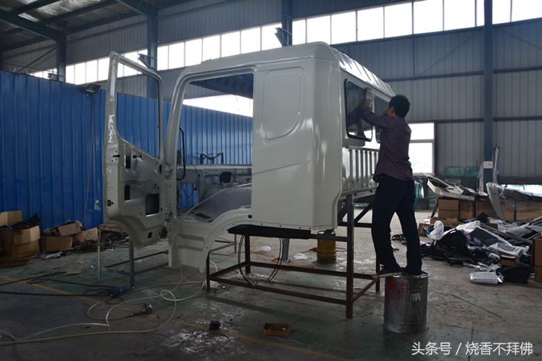 大公司走出来的随州手艺人,红岩金刚杰狮驾驶室一小时装一台