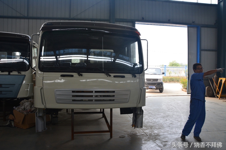 大公司走出来的随州手艺人,红岩金刚杰狮驾驶室一小时装一台