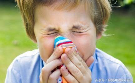 宝宝打喷嚏不一定是感冒，7种原因来对照下，妈妈们快来收藏