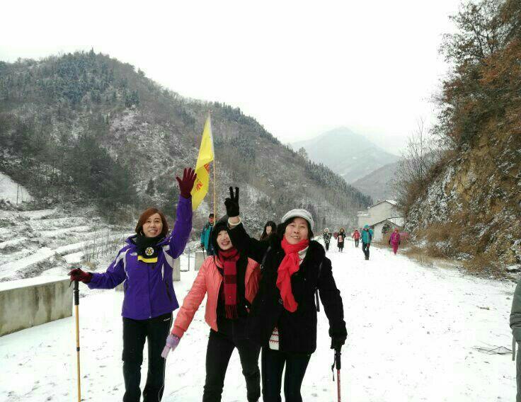 天池长白山雪岭,雨天天池山