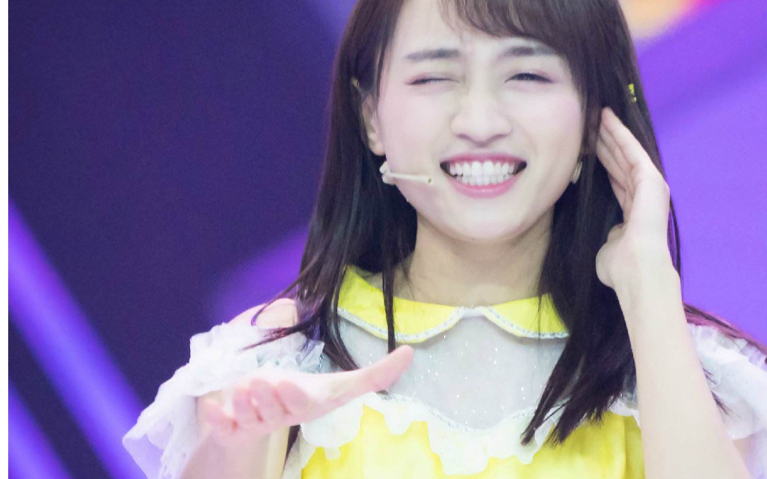 游戏废柴，用自己照片当屏保，可黄婷婷这个自恋girl只给*服私**6分