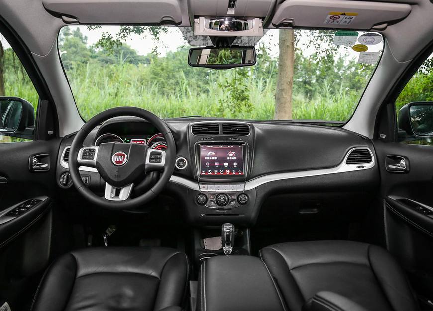 福特撼路者和xt6哪个好,福特撼路者对比mux