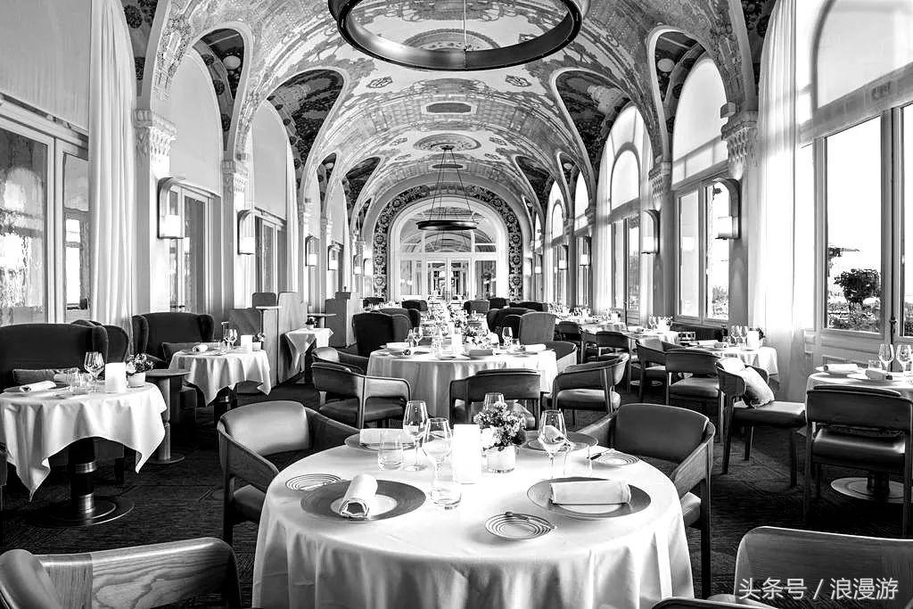 下雪天，在法国依云小镇的户外温泉泡汤，泡的全是依云水