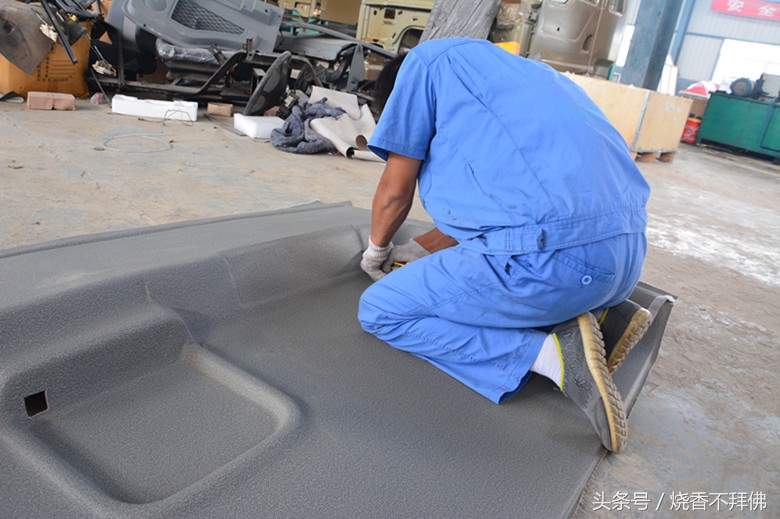 大公司走出来的随州手艺人,红岩金刚杰狮驾驶室一小时装一台