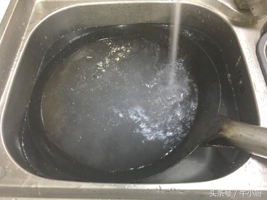 三分钟让普通铁锅变成不粘锅,教你一招铁锅也变成不粘锅