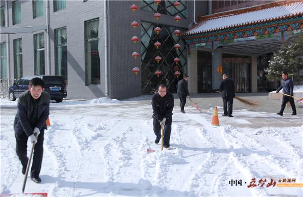 金都山庄：凌冽风中清积雪，地冻天冷情却暖