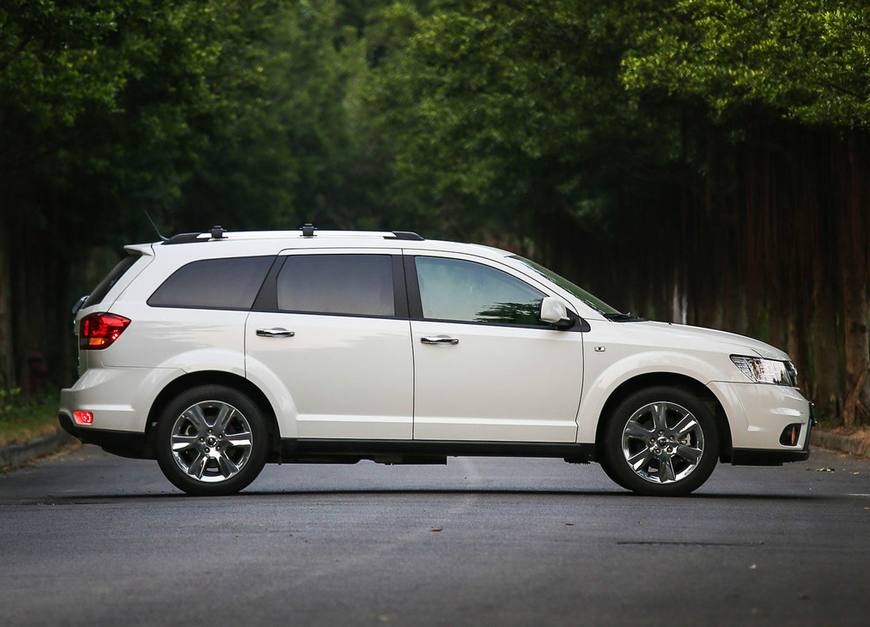 福特撼路者和xt6哪个好,福特撼路者对比mux