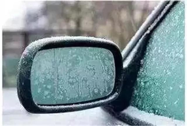 下冻雨车辆怎么防止被冻住,雪天冻住车辆怎么解决