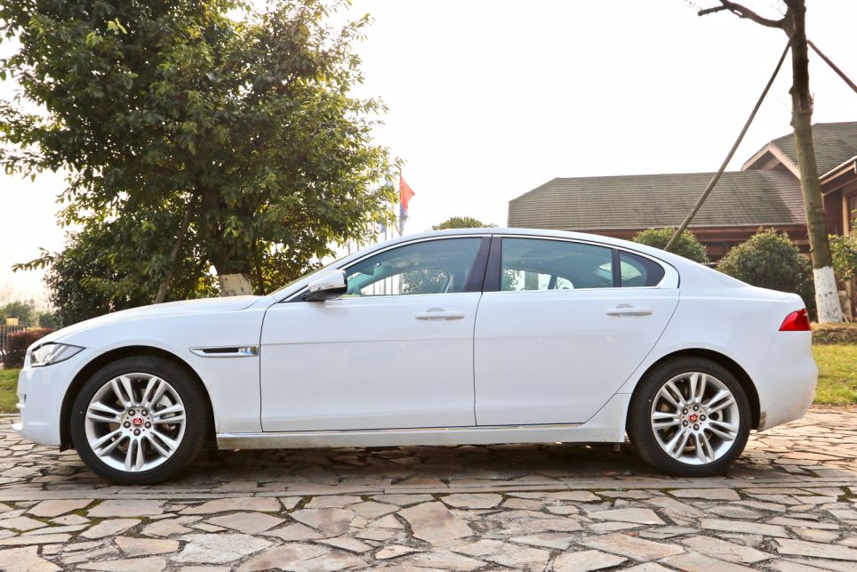 第一视角试驾新款捷豹xel,捷豹xel试驾第一视角低配版