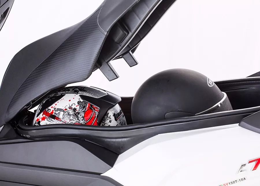 时尚踏板摩托车,踏板摩托车黑色时尚