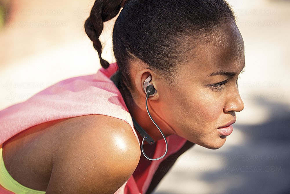 好看又实用的挂脖式蓝牙耳机,当配饰的蓝牙耳机