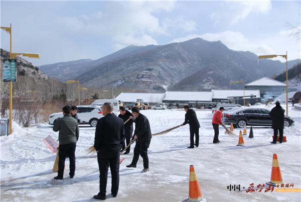 金都山庄：凌冽风中清积雪，地冻天冷情却暖