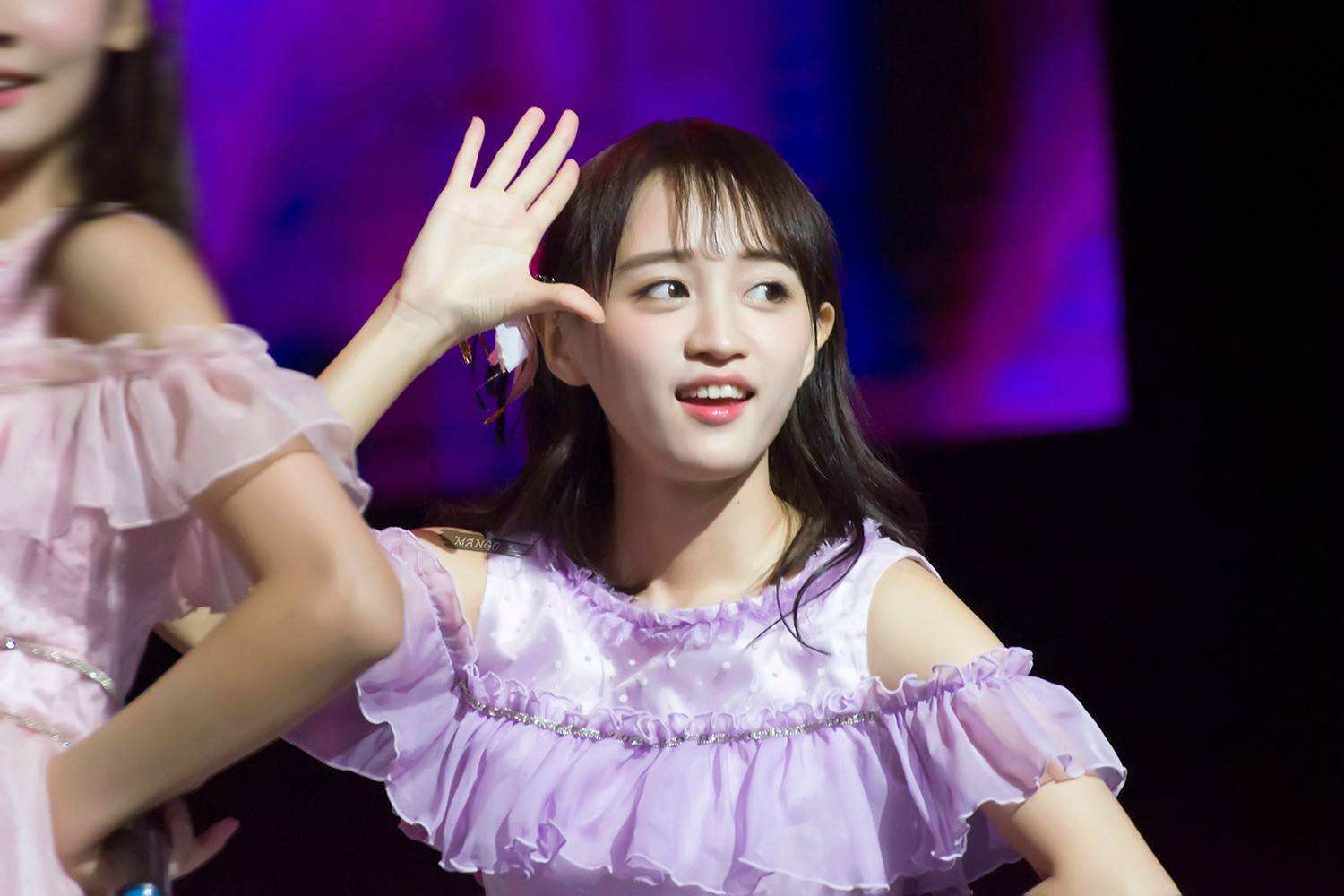 游戏废柴，用自己照片当屏保，可黄婷婷这个自恋girl只给*服私**6分