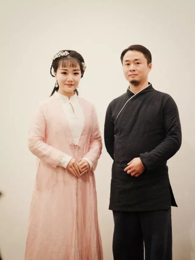 雪中抚琴琴写意,氿边听风风传心