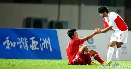 足球场上的绿牌,足球蓝牌和绿牌