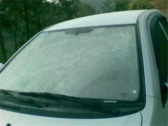 下冻雨车辆怎么防止被冻住,雪天冻住车辆怎么解决