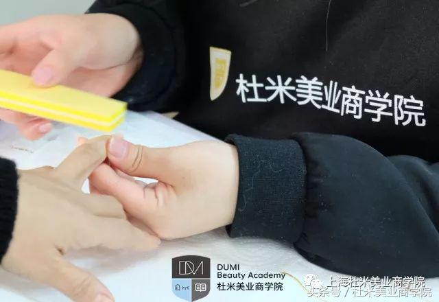 美甲灯会把脸照黑吗,美甲灯会把脸照出斑吗