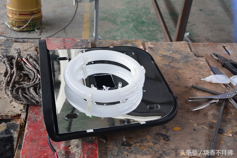 大公司走出来的随州手艺人,红岩金刚杰狮驾驶室一小时装一台