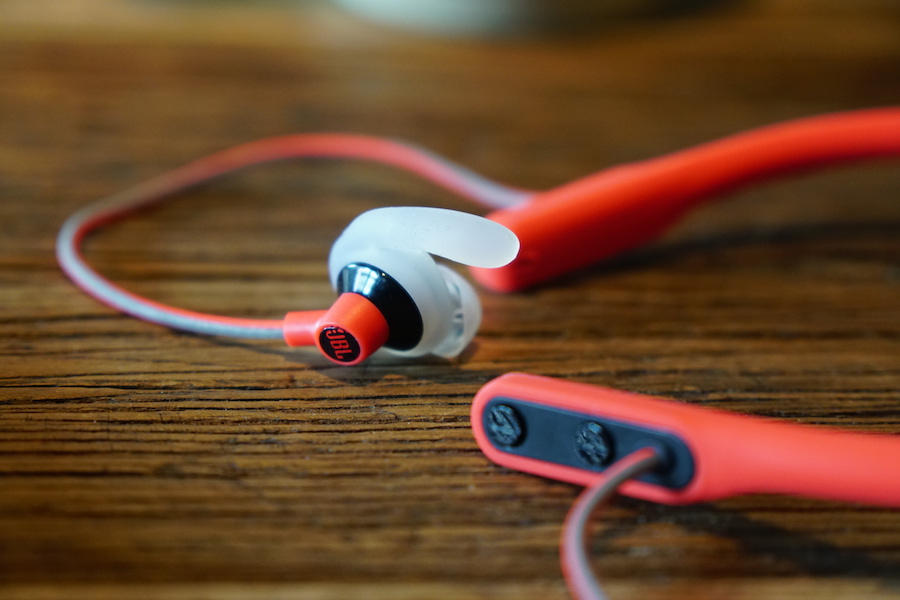 好看又实用的挂脖式蓝牙耳机,当配饰的蓝牙耳机