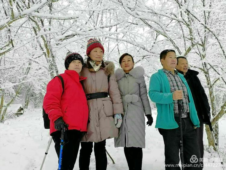 天池长白山雪岭,雨天天池山