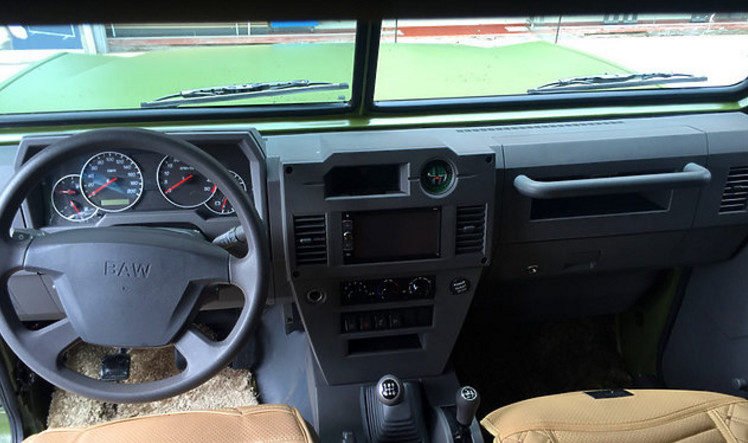 花20多万买辆5.0排量的路虎揽胜,北汽勇士能买到最硬的越野车