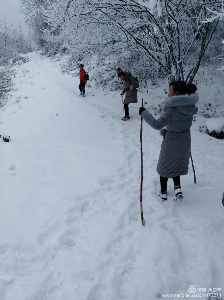 天池长白山雪岭,雨天天池山
